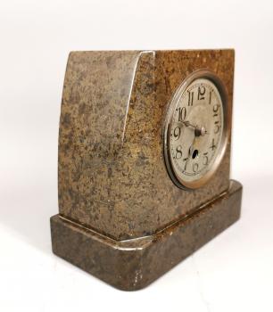 Kamin-Uhr mit Serpentin-Gehäuse