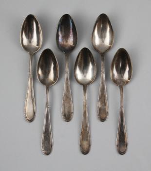 6 versilberte Speiselöffel
