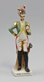 Porzellanfigur Infanterist