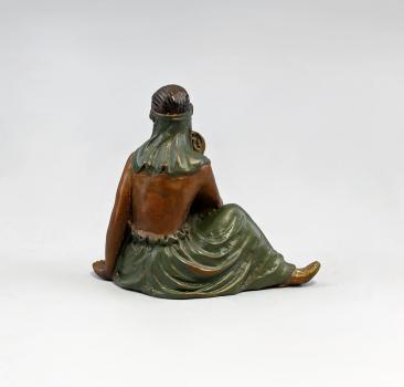 Skulptur Figur Bronze sitzende Orientalin farbig erotisch 9x8cm