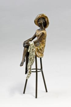 Bronze Chipari Dame auf Barhocker