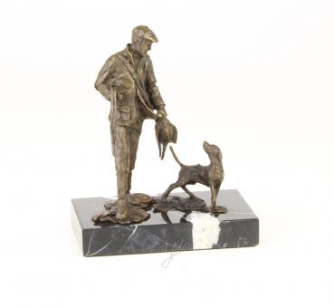 Bronze Jäger mit Hund