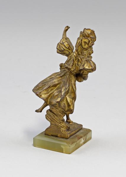 Bronzefigur, Ballspielendes Mädchen
