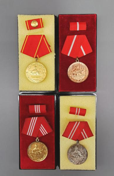 DDR 4 x Medaille für Treue Dienste in den Kampfgruppen