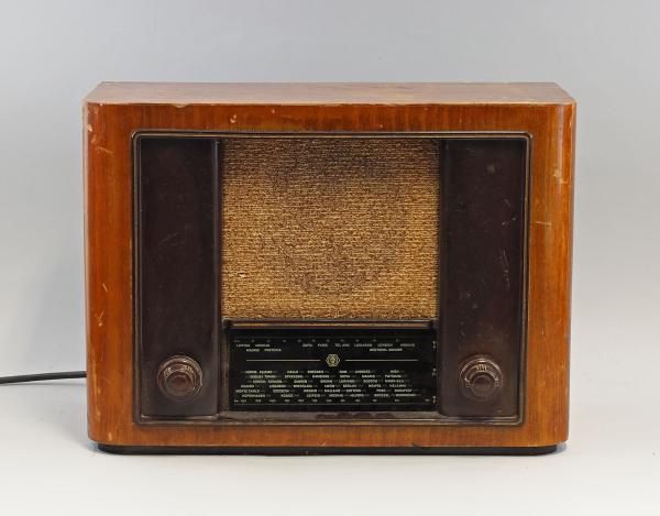 Altes Radio Super AT 462 W