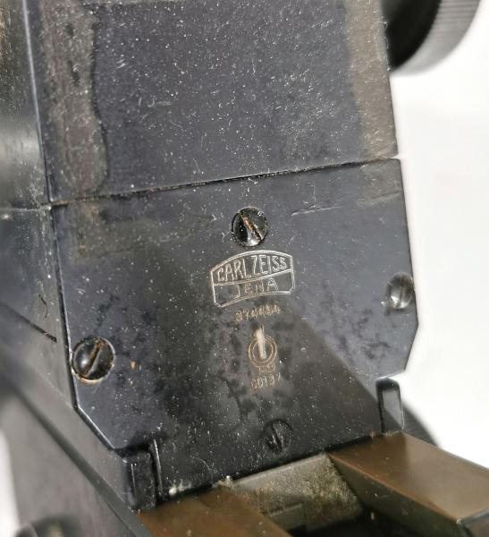 Mikroskop Carl Zeiss Jena und Stativ und Biotar 2/25