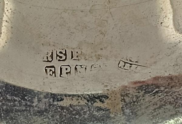 Dose mit versilberter Montierung