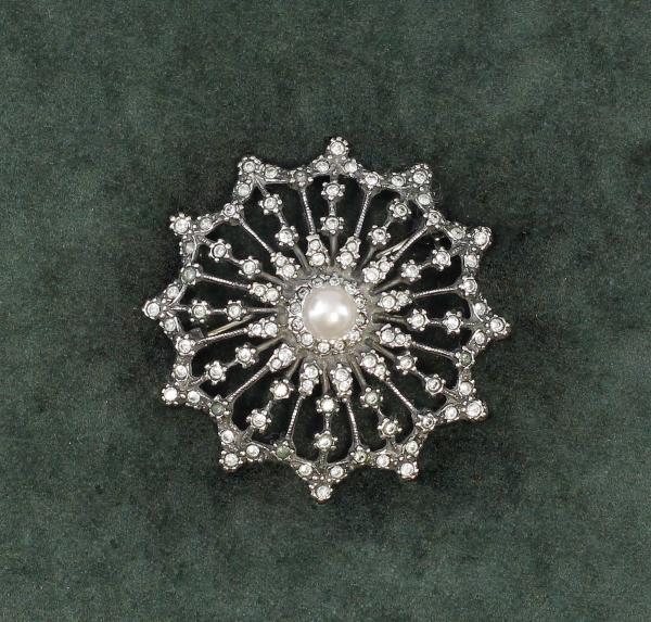 Jugendstil-Brosche mit Swarovski-Steinen und Perle