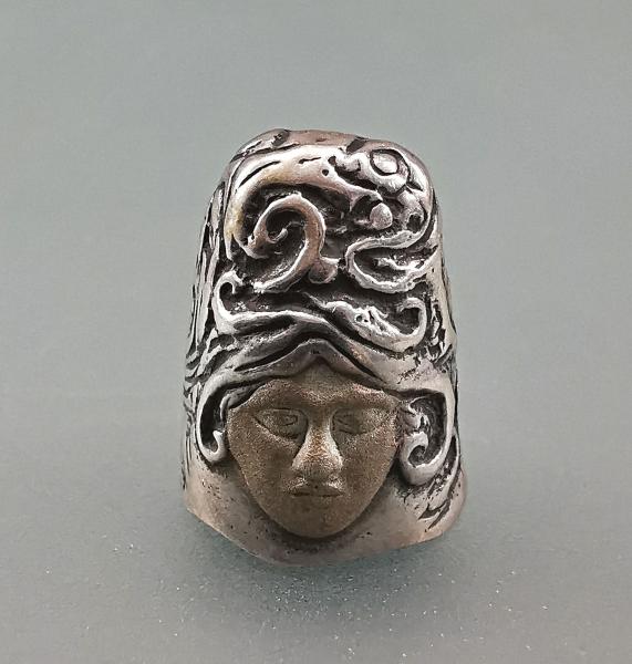 Fingerhut Frauenportrait frosted look