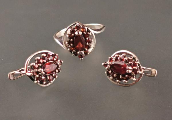 Granat Ring Gr.56 und Ohrringe