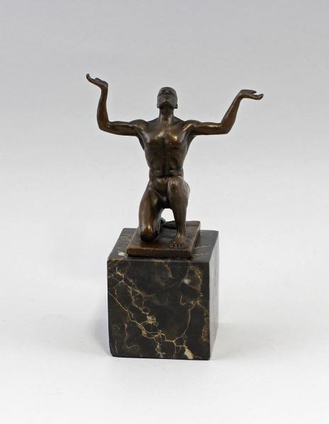 Bronze Männlicher Akt knieend