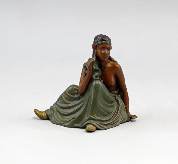 Skulptur Figur Bronze sitzende Orientalin farbig erotisch 9x8cm