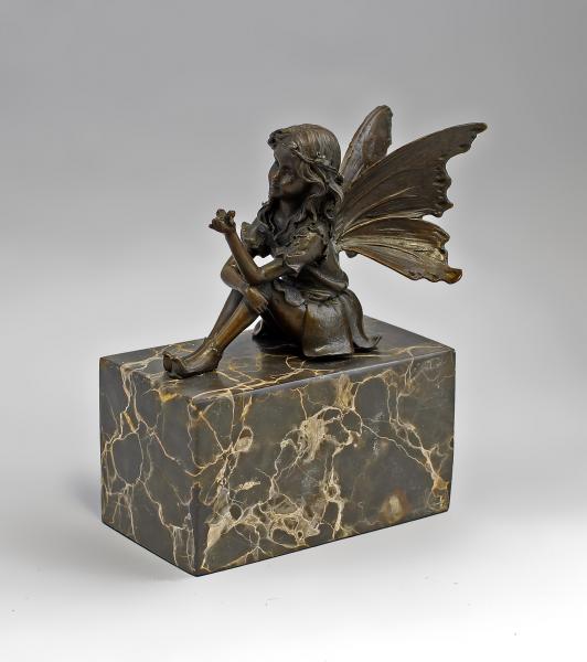 Bronze sitzende Elfe