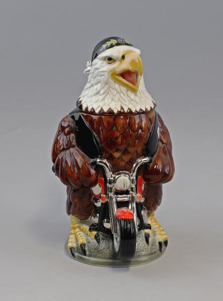 Adler mit Motorrad