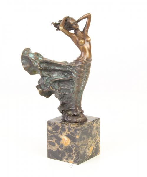 Bronze Skulptur Nackte mit wehendem Rock