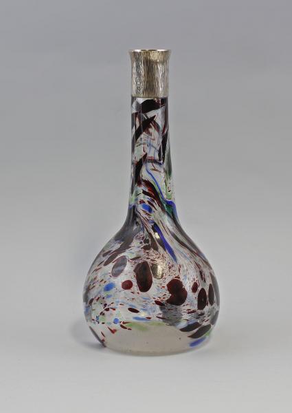 Vase mit Silberrand: